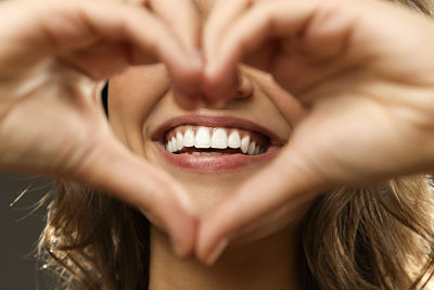 girl making heart shaped finters